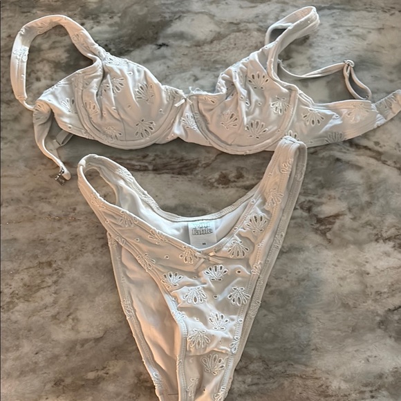 Wild Fable White Bikini Top with Elegant Design - Picture 4 of 4